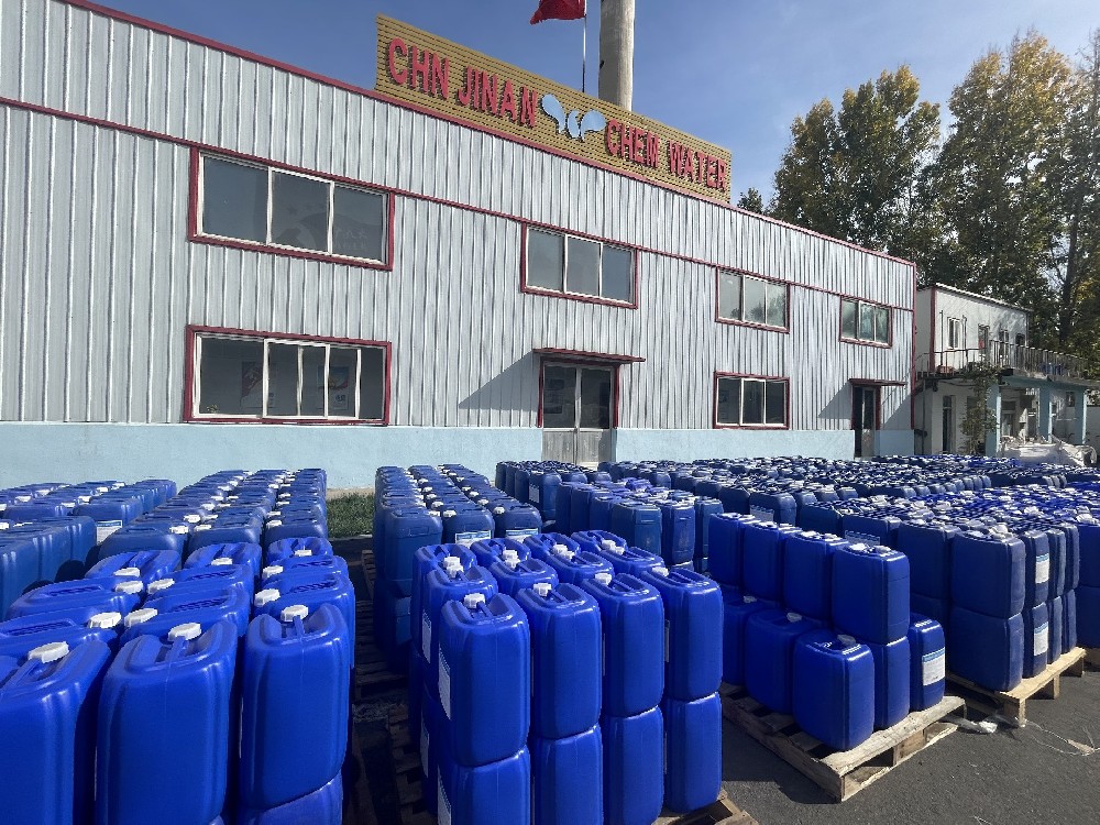 供熱采暖季來(lái)臨，40噸熱網(wǎng)阻垢劑發(fā)貨！